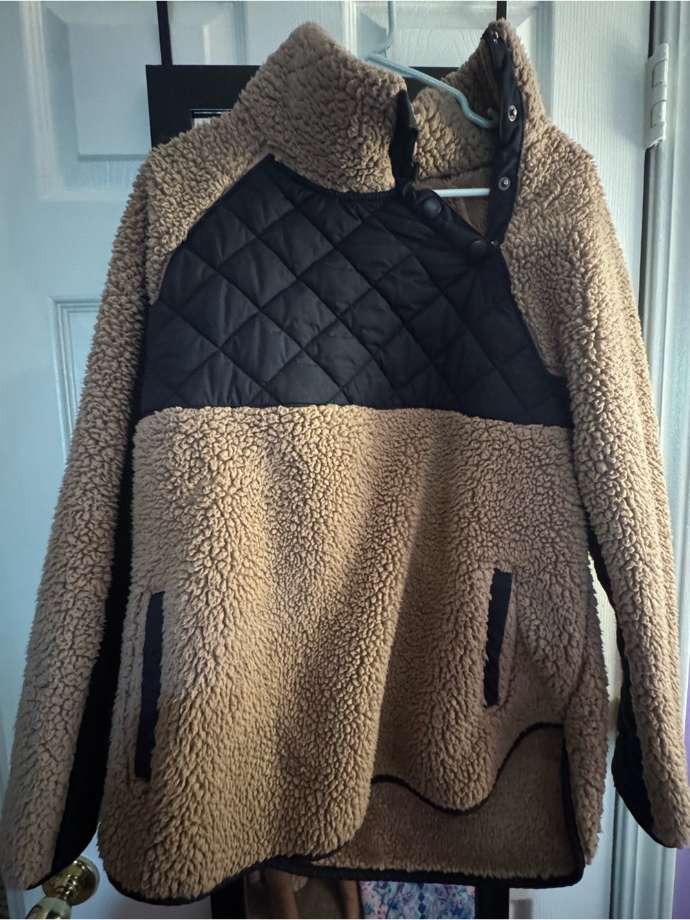 Abercrombie & Fitch Quilted Yoke Teddy Jacket in Beige and Black